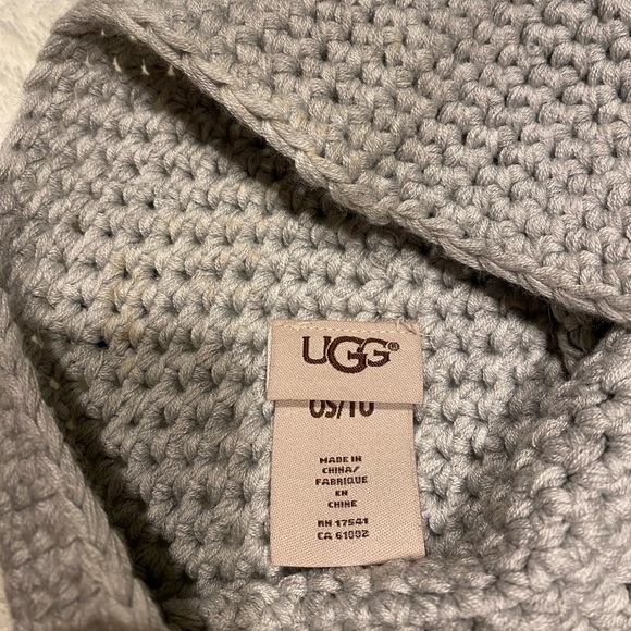 ✨Sold✨ Ugg Pom Pom hat - Picture 5 of 6